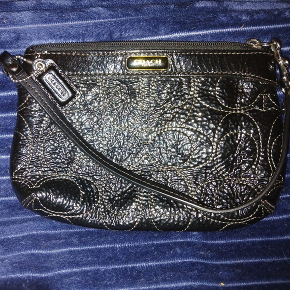 Coach Black Cute Trendy Wristlet Small Bag. Good used condition - Picture 3 of 3